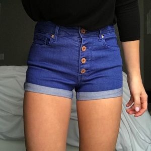 Bullhead high waisted denim shorts!